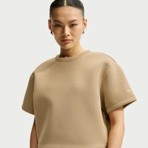 Damski T-shirt o skróconym kroju oversize Nike Pregame Fleece - Brązowy