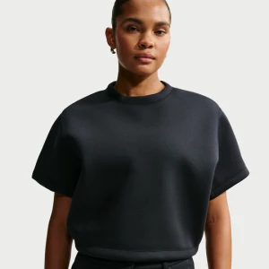 Damski T-shirt o skróconym kroju oversize Nike Pregame Fleece - Czerń