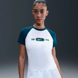 Damski T-shirt z grafiką o dopasowanym kroju Nike Chill Knit - Biel