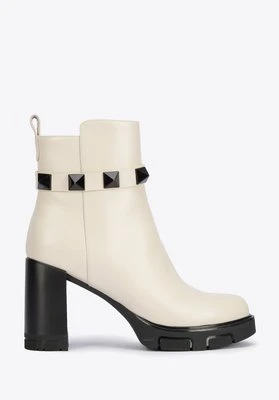 Damskie botki skórzane z ozdobnymi ćwiekami kremowe Wittchen