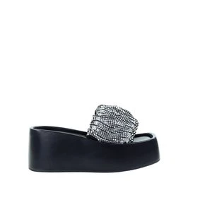 Damskie czarne klapki na koturnie GOE TT2N4244