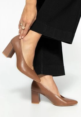 Damskie czółenka ze skóry z wycięciem na słupku beżowe Wittchen