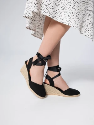 Damskie espadryle z wycięciem wiązane Wittchen czarny