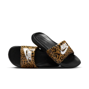 Damskie klapki z nadrukiem Nike Victori One - Brązowy