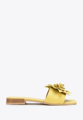 Damskie klapki ze skóry w dekoracyjne kwiaty żółte Wittchen