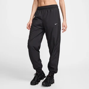 Damskie luźne joggery ze średnim stanem i ochroną przed promieniowaniem UV Nike Classic Wovens - Czerń