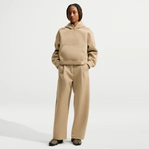 Damskie luźne spodnie ze średnim stanem Nike Pregame Fleece - Brązowy