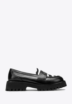 Damskie mokasyny skórzane w zwierzęcy wzór czarno-białe Wittchen