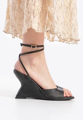 Damskie sandały na koturnie z ekoskóry czarne Wittchen