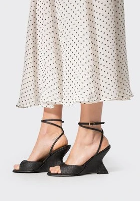 Damskie sandały na koturnie z ekoskóry czarne Wittchen