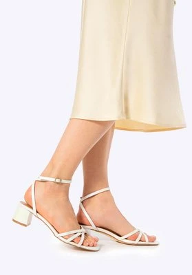 Damskie sandały z ekoskóry na słupku złamana biel Wittchen