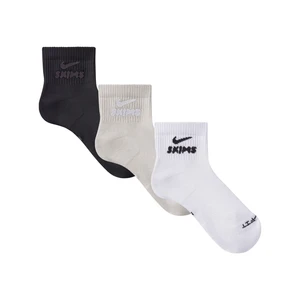 Zdjęcie produktu Damskie skarpety za kostkę Dri-FIT NikeSKIMS (3 pary) - Wielokolorowe
