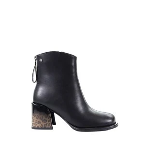 Damskie skórzane czarne botki na ozdobnym obcasie GOE SS2N4214