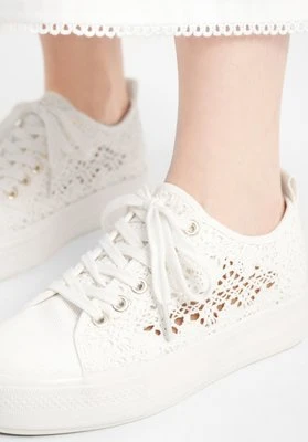 Damskie sneakersy ażurowe złamana biel Wittchen