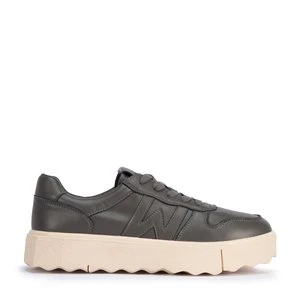 Zdjęcie produktu Damskie sneakersy skórzane z literą „W” grafitowe Wittchen