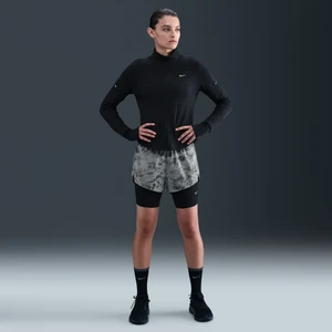 Damskie spodenki do biegania o designie odbijającym światło 2 w 1 ze średnim stanem Nike Swift - Szary