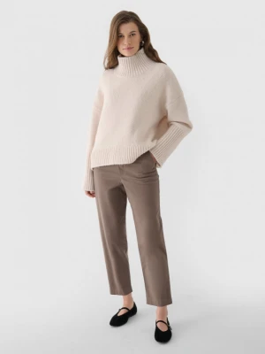 Damskie spodnie casual tkaninowe Outhorn OTHWAW24TTROF1084 - brązowe