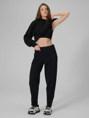 Damskie spodnie dresowe joggery 4F 4FRSS26TTROF1885 - czarne