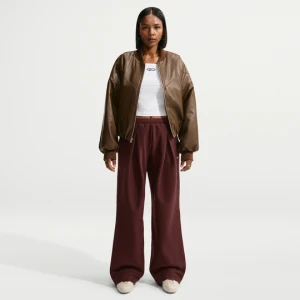 Damskie spodnie o kroju oversize z wysokim stanem, plisami i nogawkami bez ściągaczy Nike Studio Fleece Heavyweight - Fiolet