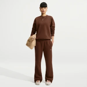 Damskie spodnie ze średnim stanem i rozciętym dołem Nike Studio Fleece Medium Weight - Brązowy