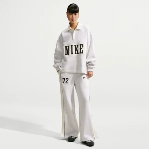 Damskie spodnie ze średnim stanem i szerokimi nogawkami Nike Studio Fleece Medium Weight - Brązowy