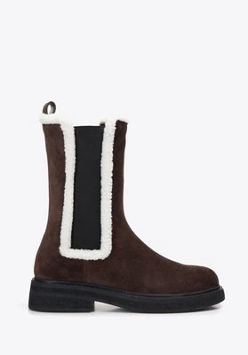 Damskie sztyblety zamszowe ze sztucznym kożuszkiem ciemny brąz Wittchen