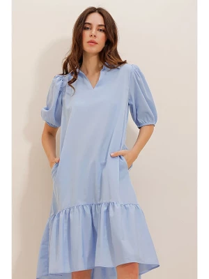 Defile Sukienka w kolorze błękitnym rozmiar: L