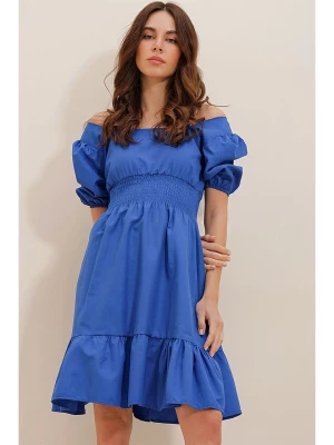 Defile Sukienka w kolorze niebieskim rozmiar: M
