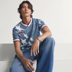 Denimowa koszulka z grafiką Adidas