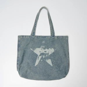 Denimowa torba shopper z efektem acid wash niebieska House