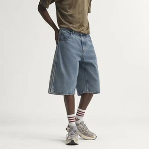 DENIMOWE SZORTY Z PROSTYMI NOGAWKAMI I ŚREDNIM STANEM FIREBIRD ADICOLOR Adidas Worn Blue Denim