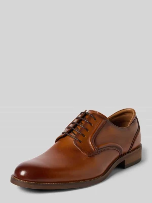 Derby z zaokrągloną koronką model 'Craftremi' Clarks Koniakowy