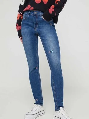 Desigual jeansy DENIS damskie kolor granatowy 24SWDD01