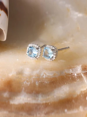 DIAMANTA Złote kolczyki-wkrętki "Popi Coussin Topaze Bleue" z diamentami rozmiar: onesize