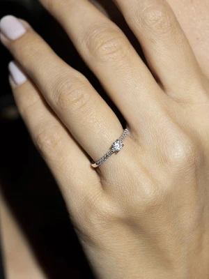 DIAMANTA Złoty pierścionek "Solitaire Royal" z diamentami rozmiar: 48 srebrny