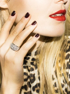 DIAMOND & CO Złoty pierścionek "Flower Explosion" z diamentami rozmiar: 56