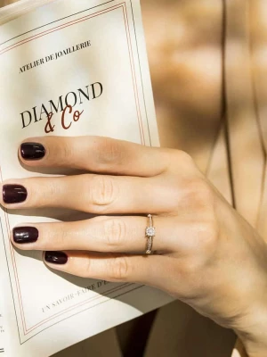 DIAMOND & CO Złoty pierścionek "La Promise" z diamentami rozmiar: 60