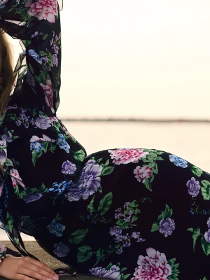 Długa czarna sukienka w kwiaty z wiskozy TARANKO