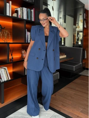 Długa kamizelka oversize w paski SOKAR - niebieska  magmac 