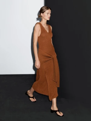 Długa Kopertowa Sukienka Z Dzianiny - Ceglany - - Massimo Dutti - Kobieta