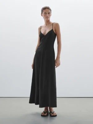 Długa Luźna Sukienka Z Dekoltem W Serek - Czarny - - Massimo Dutti - Kobieta