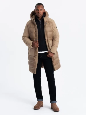 Długa pikowana kurtka męska z dużymi kieszeniami – beżowa V2 Ombre Clothing