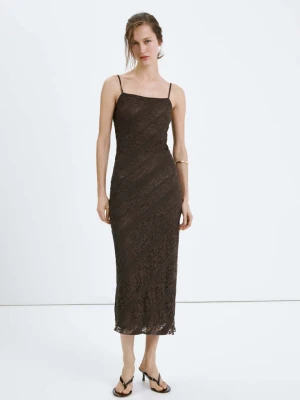 Długa półprzezroczysta sukienka z koronki brązowy - Kobieta - - MANGO