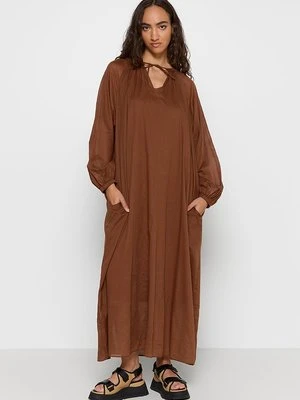 Długa sukienka closed