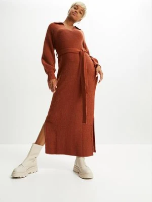 Długa sukienka dzianinowa z paskiem (2 części) bonprix