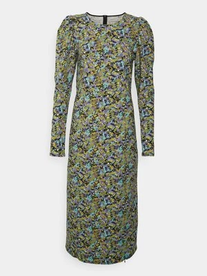 Długa sukienka Gestuz