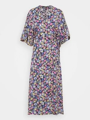 Długa sukienka Gina Tricot