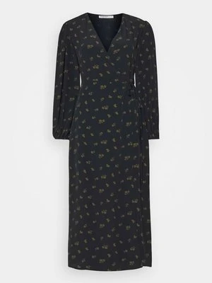 Długa sukienka Glamorous Petite