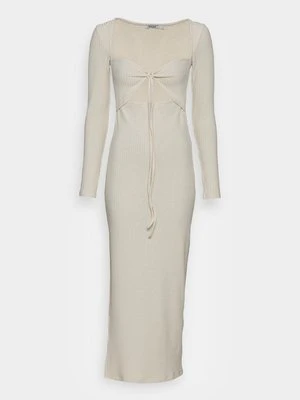 Długa sukienka NA-KD