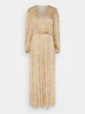 Długa sukienka NA-KD